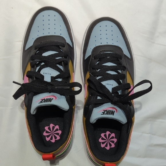 Amazing Nike Kids Black, Pink,Brown and Blue Sneakers, Beautiful !! 5.5 Y - Picture 7 of 13